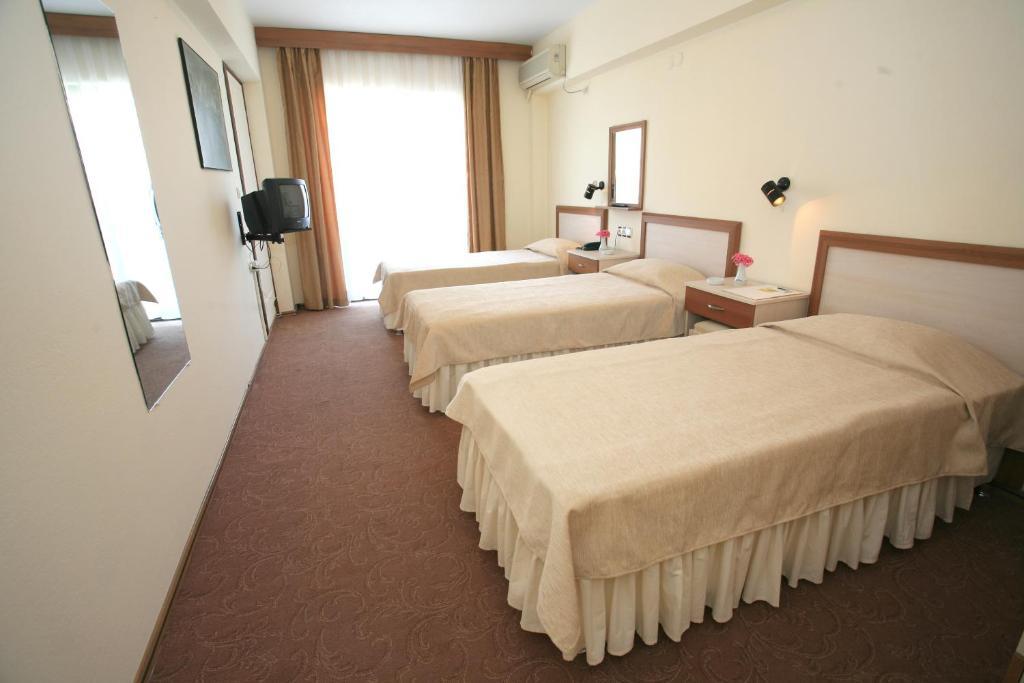 Saturn Hotel Kusadası Chambre photo