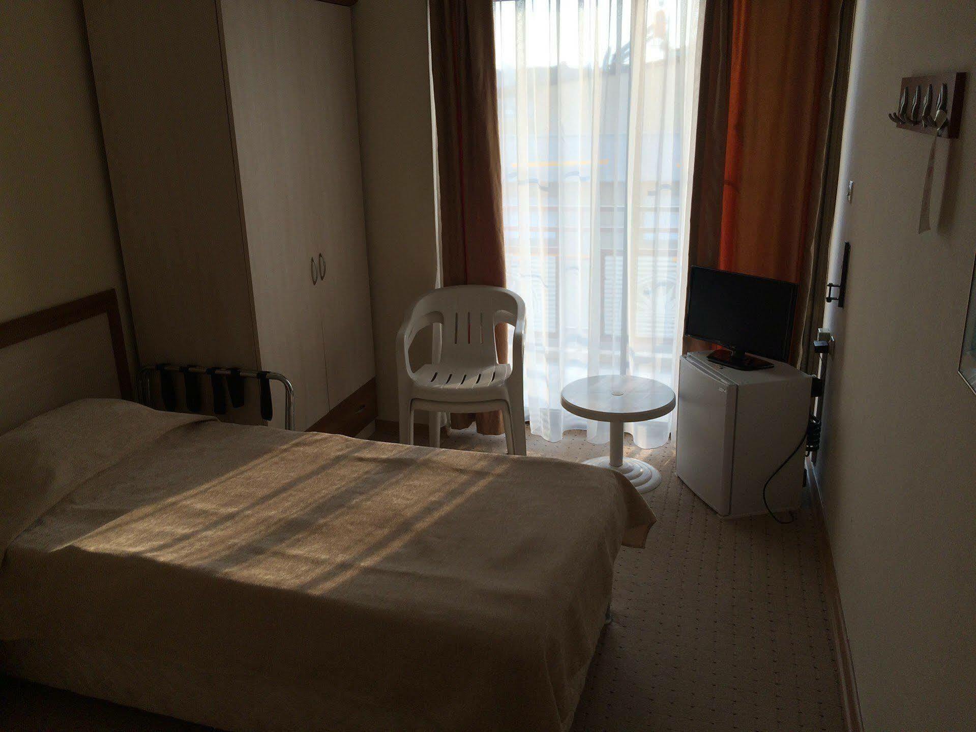 Saturn Hotel Kusadası Extérieur photo