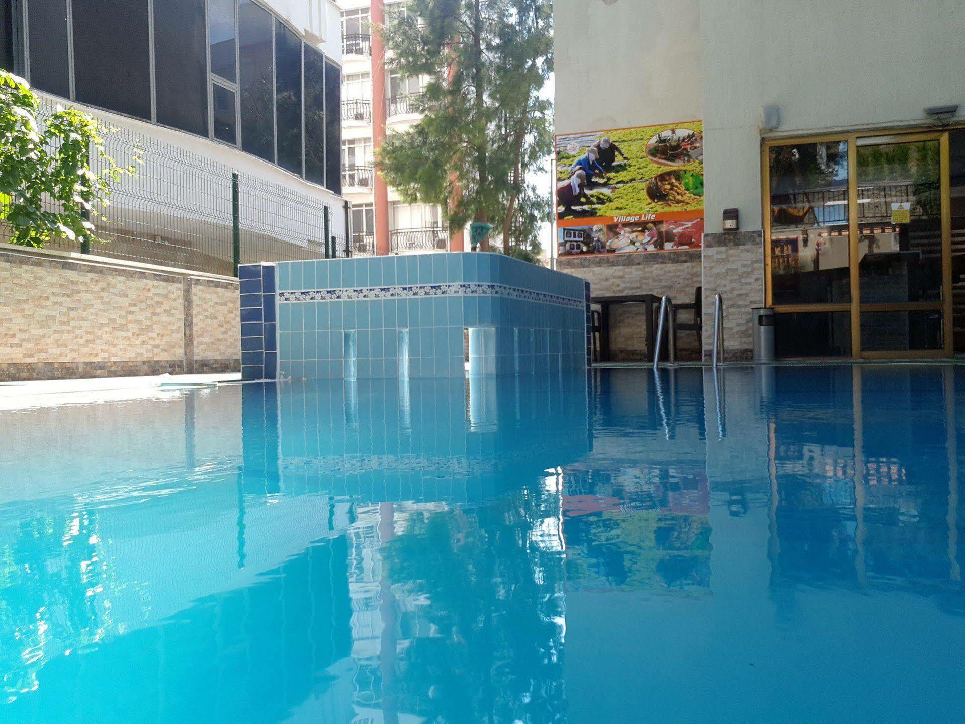 Saturn Hotel Kusadası Extérieur photo